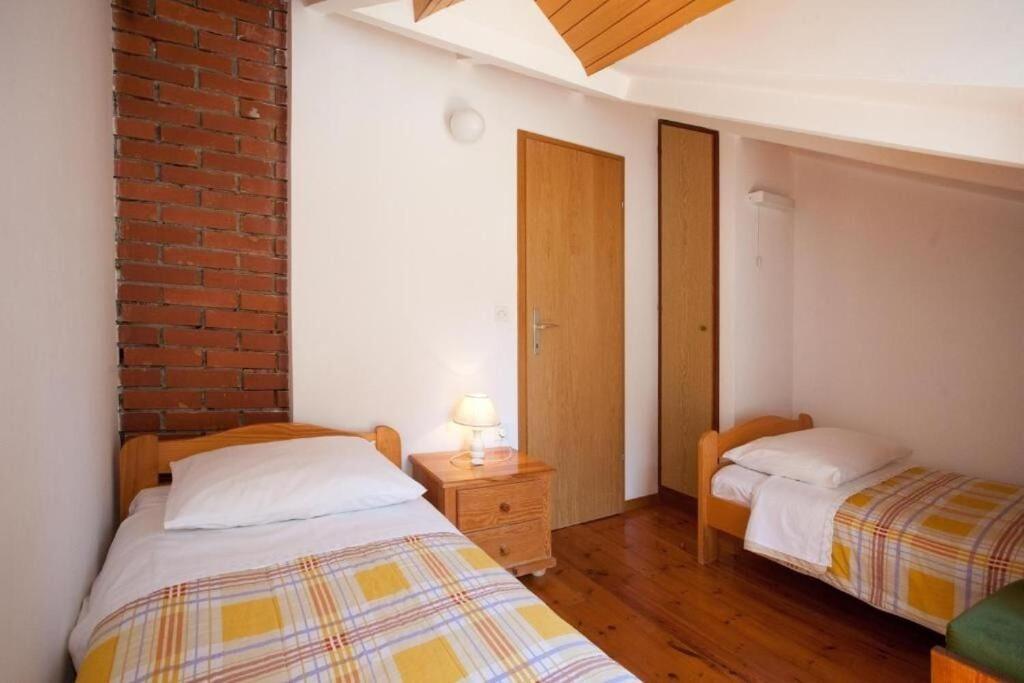 Apartments Damir - 80 M From Beach Postira Kültér fotó